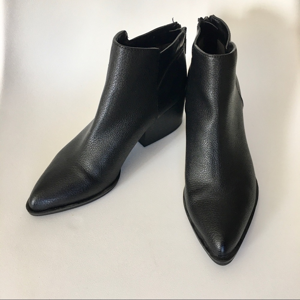 Simply Vera Wang booties